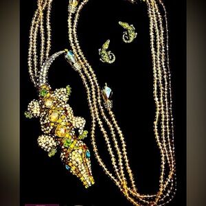 Heidi Daus” ALI-Gorgeous” Elegant Gold and Green Alligator Necklace Set